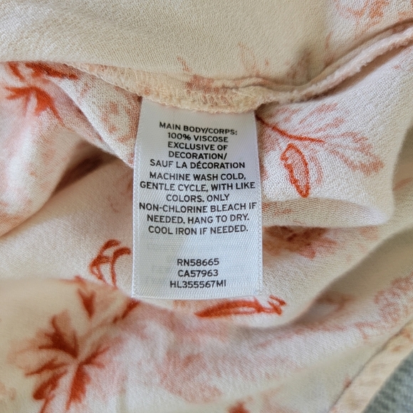 Hinge Cream Red Floral Ruffled Cutout Back Button Down Blouse Size Medium - Picture 7 of 9